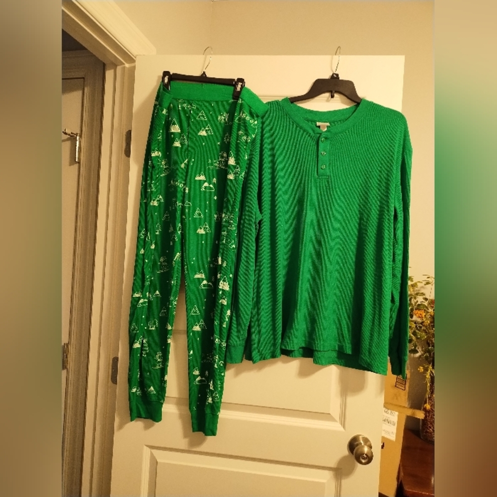Men's Green Christmas Pajama Set with Tree Print
